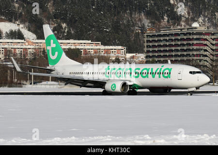 Innsbruck, Österreich - Januar 21, 2017: ein Flugzeug auf dem verschneiten Flughafen Innsbruck (INN) Stockfoto