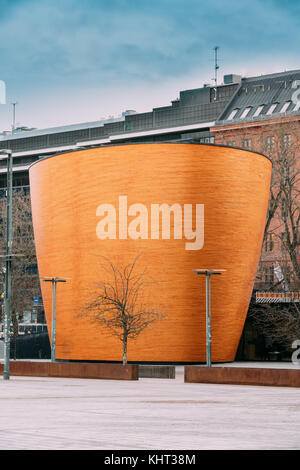 Helsinki, Finnland. kamppi Kapelle auch als Kapelle der Stille auf narinkka Square bekannt. Kapelle von Helsinki Pfarrei Union betrieben wird und soziale se Stockfoto