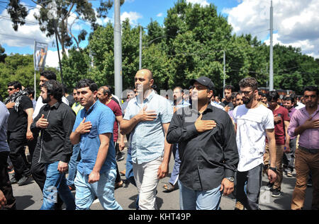 Melbourne, Australien. 19 Nov, 2017. schiitische Muslime trauernde im März während einer religiösen Prozession in Melbourne am Sonntag teilnehmen, 19. November 2017 chehlum (40. Tag) des Martyriums Imam Hussain (a.s) Der Enkel des Propheten Mohammad in Melbourne. Credit: Mirza. m. Hassan/Pacific Press/alamy leben Nachrichten Stockfoto