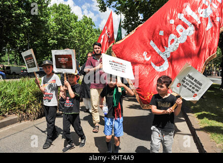 Melbourne, Australien. 19 Nov, 2017. schiitische Muslime trauernde im März während einer religiösen Prozession in Melbourne am Sonntag teilnehmen, 19. November 2017 chehlum (40. Tag) des Martyriums Imam Hussain (a.s) Der Enkel des Propheten Mohammad in Melbourne. Credit: Mirza. m. Hassan/Pacific Press/alamy leben Nachrichten Stockfoto