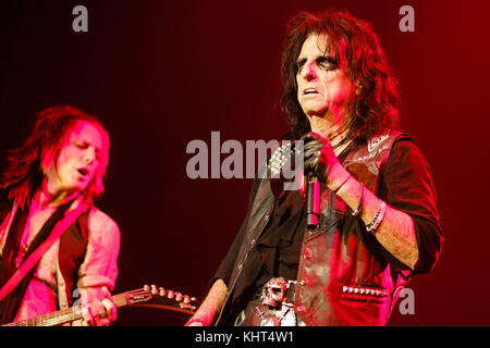 Alice Cooper tritt am Donnerstag, den 16. November 2017, in der SSE Arena Wembley, London auf. Im Bild: Alice Cooper. Stockfoto