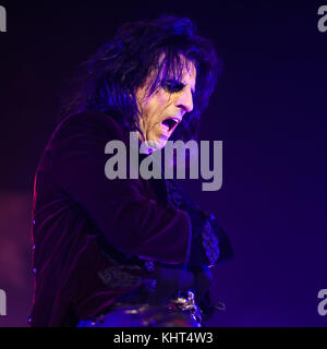 Alice Cooper tritt am Donnerstag, den 16. November 2017, in der SSE Arena Wembley, London auf. Im Bild: Alice Cooper. Stockfoto