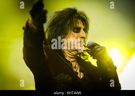 Alice Cooper tritt am Donnerstag, den 16. November 2017, in der SSE Arena Wembley, London auf. Im Bild: Alice Cooper. Stockfoto