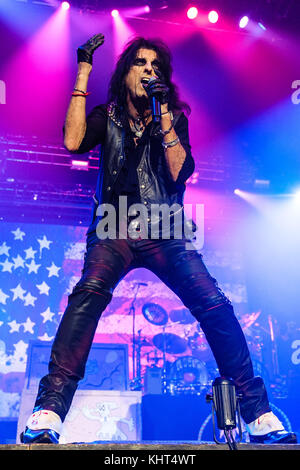 Alice Cooper tritt am Donnerstag, den 16. November 2017, in der SSE Arena Wembley, London auf. Im Bild: Alice Cooper. Stockfoto