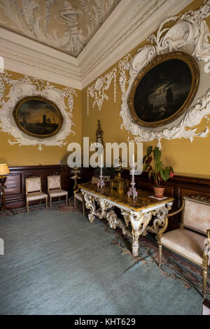 Blick auf den Innenbereich der Zimmer im Schloß Bad Berleburg, Blessington, County Wicklow, Irland Stockfoto