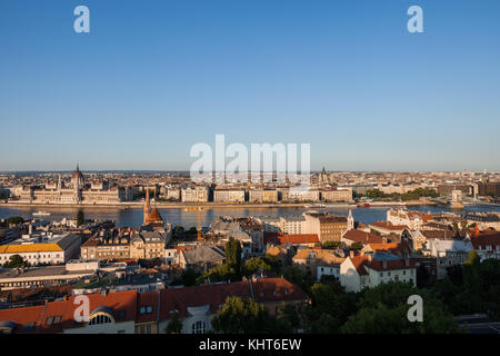 Ungarn, Budapest, Hauptstadt, Skyline bei Sonnenuntergang, Ansicht von Buda, Pest. Stockfoto