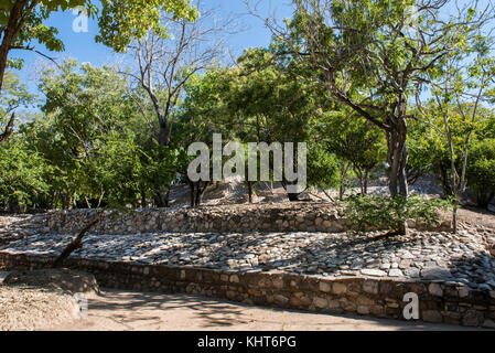 Mexiko, Oaxaca, Huatulco. Copalita, Öko-Archäologischer Park. Restaurierte archäologische Überreste der antiken Stadt Copalitan. Stockfoto