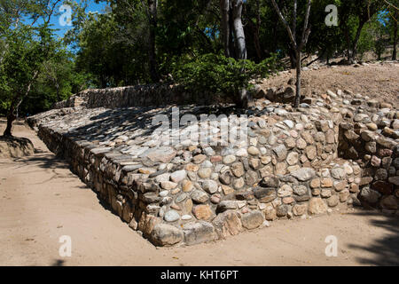 Mexiko, Oaxaca, Huatulco. Copalita, Öko-Archäologischer Park. Restaurierte archäologische Überreste der antiken Stadt Copalitan, die von den Zapotec und besetzt wurde Stockfoto