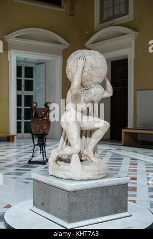 Neapel. Italien. Atlas Farnese Skulptur, 2. Jahrhundert n. Chr. Museo Archeologico Nazionale di Napoli. Neapel Nationalen Archäologischen Museum. Stockfoto