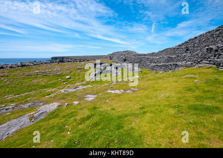 Die Ruinen der Festung Dun Duchathair (Schwarz) an der Insel Inishmore, Aran Islands, County Galway, Irland Stockfoto