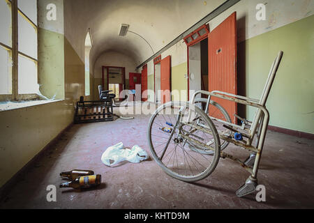 Innenraum des verlassenen psychiatrischen Klinik in colorno, Italien. Stockfoto