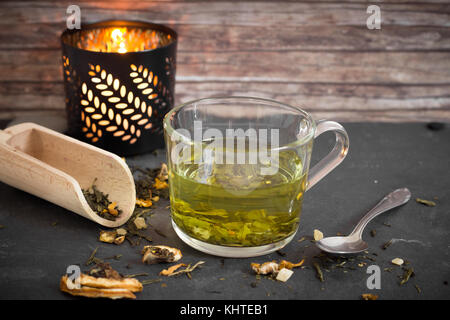 Kaffee mit Kerze Stockfoto