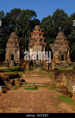 Drei prangs bei preah ko Tempel, Teil der rolous Gruppe, nicht weit von Siem Reap und Angkor archäologische Stätten Stockfoto