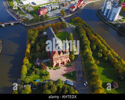 Antenne Stadtbild von Kaliningrad, Russland. Gotische Kathedrale in Kaliningrad, ehemals Königsberg, Deutschland. Schönen blick auf Kant Insel. Die CENTE Stockfoto