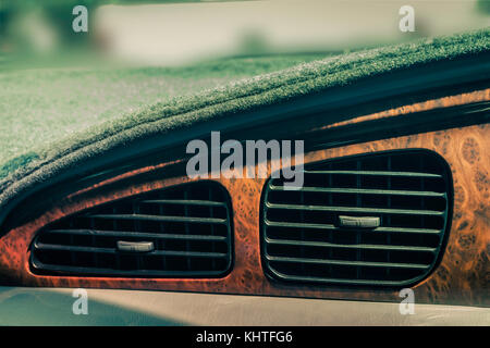 Auto Klimaanlage Box mit mat Stockfoto