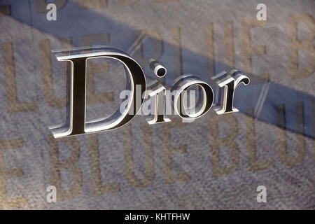 Monaco Frankreich - September 10, 2017. Dior Kleidung Store anmelden und Logo Dior ist eine berühmte Marke Kleidung Store Stockfoto