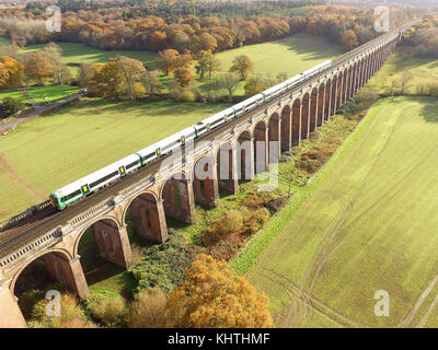 Ouse tal Viadukt in Sussex England. im Jahr 1841 gebaut und ist 1475 Meter lang und über 11 Millionen Ziegelsteine in der Konstruktion. Stockfoto