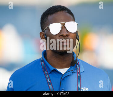 Porträt eines männlichen Richters mit Sonnenbrille bei der US Open 2017 Tennis Championship, New York City, New York State, USA. Stockfoto