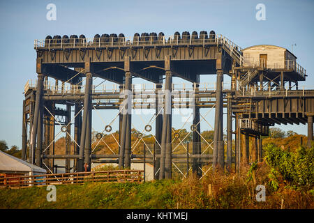 Anderton Boat Lift, die der Fluss Weaver führt auf den Trent und Mersey Canal, in Northwich, Cheshire Stockfoto