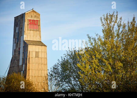 Herbst in Winsford Kompass Mineralien Salzbergwerk Steinsalz Bergbau für die Verbreitung auf den Straßen im Winter Stockfoto