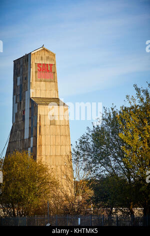 Herbst in Winsford Kompass Mineralien Salzbergwerk Steinsalz Bergbau für die Verbreitung auf den Straßen im Winter Stockfoto