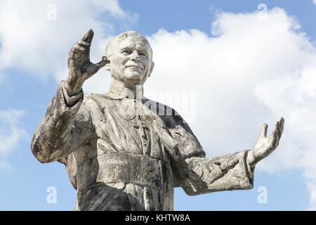 Lyon, Frankreich - 20 September 2017: Bronze Statue des Papstes Jean Paul II in fourviere, Lyon und von der Künstlerin Elisabeth cibot gemacht Stockfoto