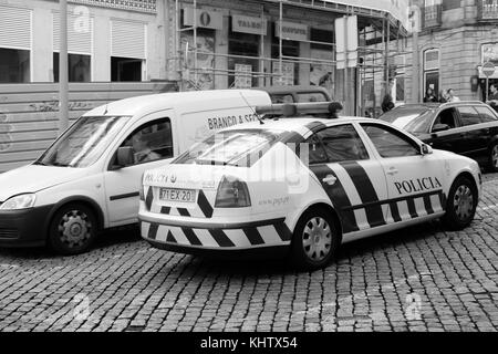 September 2017 - Polizei Auto in der portugiesischen Stadt Porto. Stockfoto