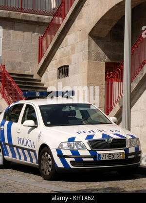 September 2017 - Polizei Auto in der portugiesischen Stadt Porto. Stockfoto