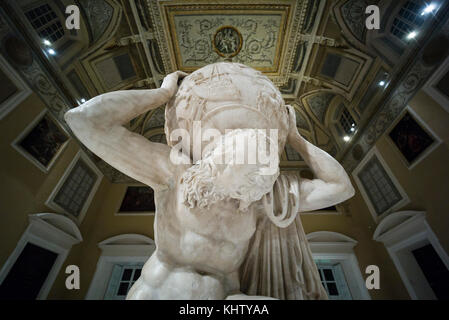 Neapel. Italien. Atlas Farnese Skulptur, 2. Jahrhundert n. Chr. Museo Archeologico Nazionale di Napoli. Neapel Nationalen Archäologischen Museum. Stockfoto