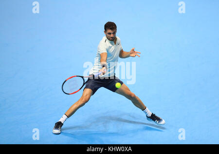 Grigor Dimitrov im Einsatz gegen David Goffin beim Finale der Männer-Singles am achten Tag des NITTO ATP World Tour Finals in der O2 Arena, London. DRÜCKEN SIE VERBANDSFOTO. Bilddatum: Sonntag, 19. November 2017. Siehe PA Geschichte TENNIS London. Bildnachweis sollte lauten: Adam Davy/PA Wire. Stockfoto