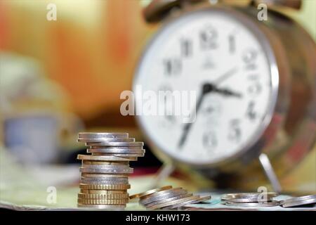 Zeit ist Geld, Bargeld, obskure, Mangel an Zeit Stockfoto