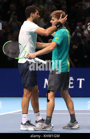 Gregor Dimitrov hat mit dem Gegner David Goffin ein Commissar gewonnen, nachdem er am achten Tag des NITTO ATP World Tour Finals in der O2 Arena, London, das Finale der Herren-Singles gewonnen hat. Stockfoto