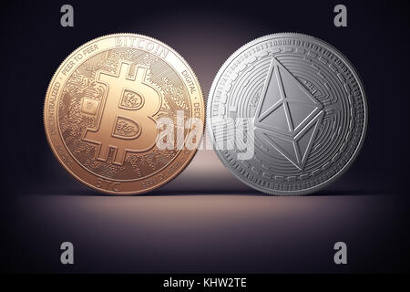 Kampf der Bitcoin und des Astraleums Münzen auf eine sanft beleuchteten dunklen Hintergrund. Konkurrierende cryptocurrencies Konzept. Stockfoto
