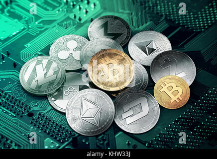 Verschiedene cryptocurrencies in einem Kreis mit einem goldenen Bitcoin in der Mitte. Verschiedene cryptocurrencies Konzept. 3D-Darstellung Stockfoto