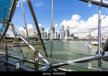 Singapur - Oktober 6, 2017: Die Fußgängerzone helix Brücke verbindet die*Bay Sands Hotel in Singapur mit dem Finanzviertel. Das ist ein beliebtes Stockfoto