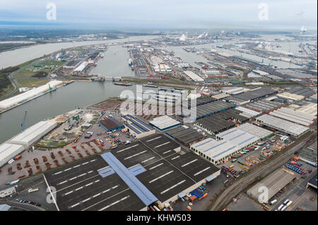 Luftbild im Hafen von Antwerpen mit Blick auf Vijfde Havendonk Stockfoto