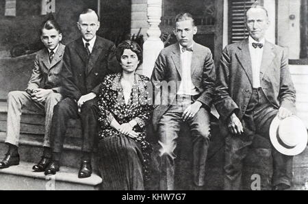 Fotografische Porträt von Präsident Calvin Coolidge mit seiner Familie. Calvin Coolidge (1872-1933) ein republikanischer Rechtsanwalt und 30. Präsident der Vereinigten Staaten von Amerika. Vom 20. Jahrhundert Stockfoto