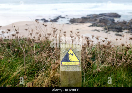 Godrevy bay Cornwall november 2017 - instabile Klippe Warnhinweis für Wanderer Stockfoto