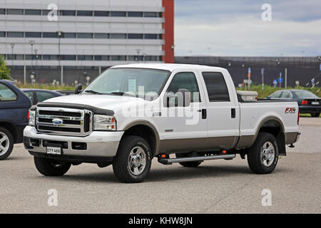 Salo, Finnland - 1 August 2015: Ford Super Duty F-250 Pickup Truck geparkt. im Ford Super Duty ist eine Reihe von Fahrzeugen, die von Ford im Frühjahr gestartet wurden Stockfoto