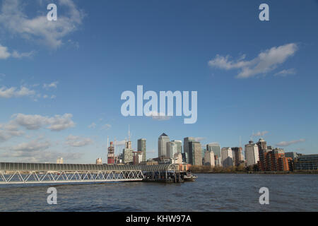 Blick auf Grönland Pier auf der Themse in Rotherhithe London Vereinigtes Königreich Stockfoto