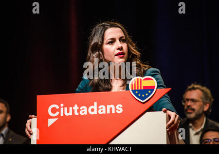 Barcelona, Katalonien, Spanien. November 2017. Inés Arrimadas bei der Vorstellung der katalanischen Wahl 21. Nach 10 Jahren, Ciudadanos oder Ciudadanos, veranstaltet die Partei von Albert Rivera eine Konferenz im Tivoli-Theater in Barcelona, um sein Team für die katalanischen autonomen Wahlen der 21D vorzustellen Copyright Paco Freire/SOPA/ZUMA Wire/Alamy Live News Stockfoto