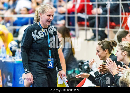 November 19, 2017: helle Thomsen - Head Coach (Csm Bukarest) während der Frau EHF Champions League Spiel zwischen csm Bukarest vs (ROU) Vistal Gdynia (Pol) bei Dinamo polyvalenten Halle in Bukarest, Rumänien, Rou. copyright: Cronos/Catalin soare Stockfoto