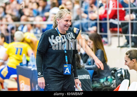 November 19, 2017: helle Thomsen - Head Coach (Csm Bukarest) während der Frau EHF Champions League Spiel zwischen csm Bukarest vs (ROU) Vistal Gdynia (Pol) bei Dinamo polyvalenten Halle in Bukarest, Rumänien, Rou. copyright: Cronos/Catalin soare Stockfoto