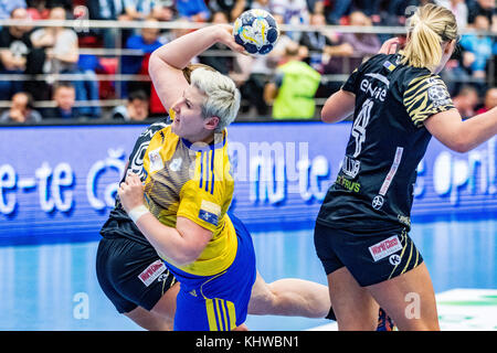 November 19, 2017: patrycja kulwinska #77 (vistal gdyia) während der Frau EHF Champions League Spiel zwischen csm Bukarest vs (ROU) Vistal Gdynia (Pol) bei Dinamo polyvalenten Halle in Bukarest, Rumänien, Rou. copyright: Cronos/Catalin soare Stockfoto