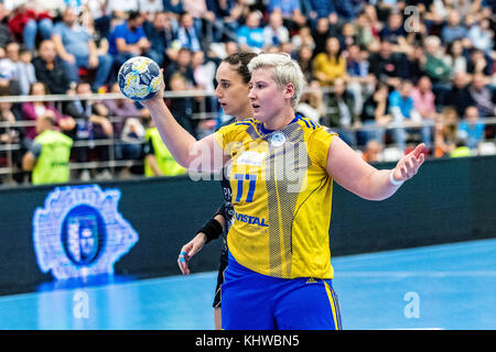 November 19, 2017: patrycja kulwinska #77 (vistal gdyia) während der Frau EHF Champions League Spiel zwischen csm Bukarest vs (ROU) Vistal Gdynia (Pol) bei Dinamo polyvalenten Halle in Bukarest, Rumänien, Rou. copyright: Cronos/Catalin soare Stockfoto