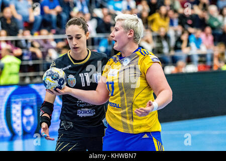 November 19, 2017: patrycja kulwinska #77 (vistal gdyia) während der Frau EHF Champions League Spiel zwischen csm Bukarest vs (ROU) Vistal Gdynia (Pol) bei Dinamo polyvalenten Halle in Bukarest, Rumänien, Rou. copyright: Cronos/Catalin soare Stockfoto