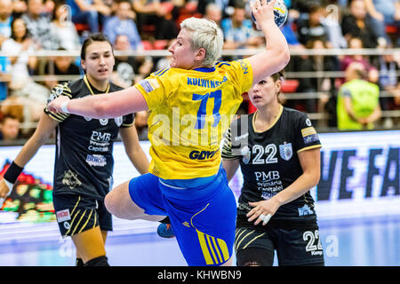 November 19, 2017: patrycja kulwinska #77 (vistal gdyia) während der Frau EHF Champions League Spiel zwischen csm Bukarest vs (ROU) Vistal Gdynia (Pol) bei Dinamo polyvalenten Halle in Bukarest, Rumänien, Rou. copyright: Cronos/Catalin soare Stockfoto