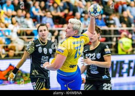 November 19, 2017: patrycja kulwinska #77 (vistal gdyia) während der Frau EHF Champions League Spiel zwischen csm Bukarest vs (ROU) Vistal Gdynia (Pol) bei Dinamo polyvalenten Halle in Bukarest, Rumänien, Rou. copyright: Cronos/Catalin soare Stockfoto