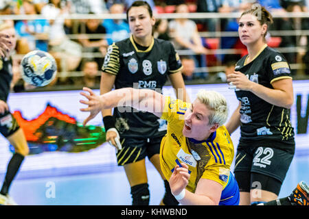 November 19, 2017: patrycja kulwinska #77 (vistal gdyia) während der Frau EHF Champions League Spiel zwischen csm Bukarest vs (ROU) Vistal Gdynia (Pol) bei Dinamo polyvalenten Halle in Bukarest, Rumänien, Rou. copyright: Cronos/Catalin soare Stockfoto