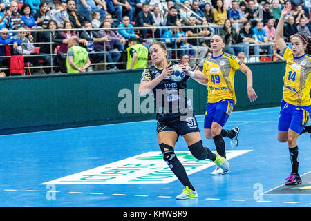 November 19, 2017: Nathalie hagman Nr. 37 (Csm Bukarest) während der Frau EHF Champions League Spiel zwischen csm Bukarest vs (ROU) Vistal Gdynia (Pol) bei Dinamo polyvalenten Halle in Bukarest, Rumänien, Rou. copyright: Cronos/Catalin soare Stockfoto